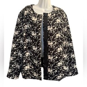 Coldwater Creek Black and White Floral Blazer hidden buttons